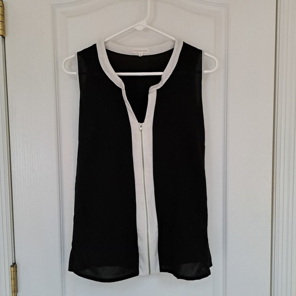 Thyme & Honey Small Black/White Zip Front Sleeveless Blouse